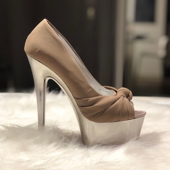 Steve Madden Peep Toe Platforms - Picture 2 of 8